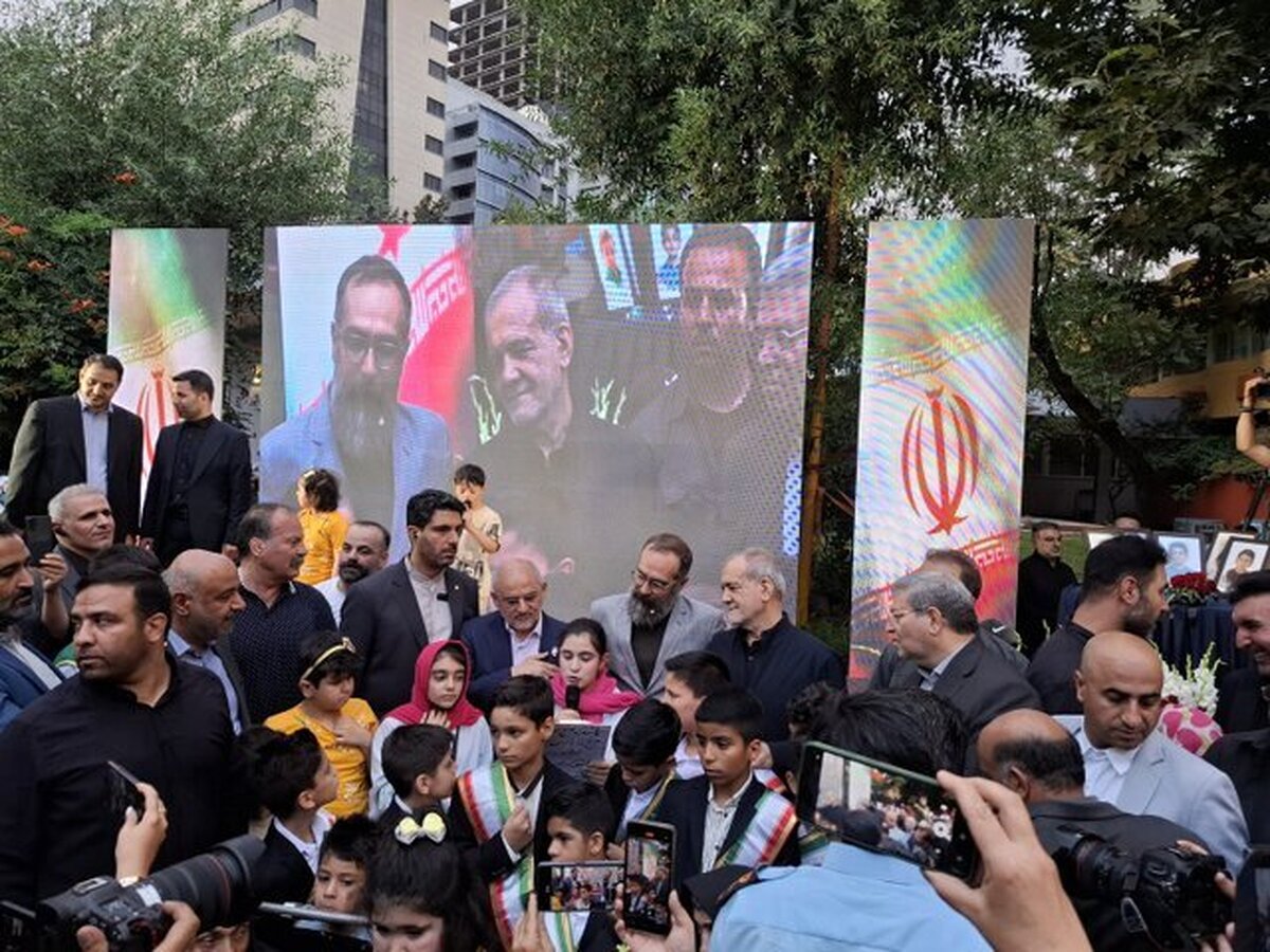 حضور پزشکیان در مراسم گرامیداشت شهدای خردسال حمله اسرائیل