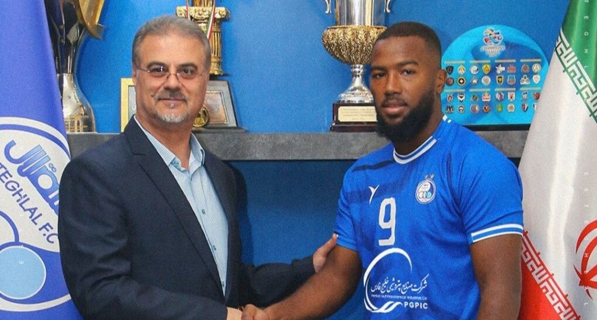 بمب نقل و انتقالات استقلال در راه اصفهان