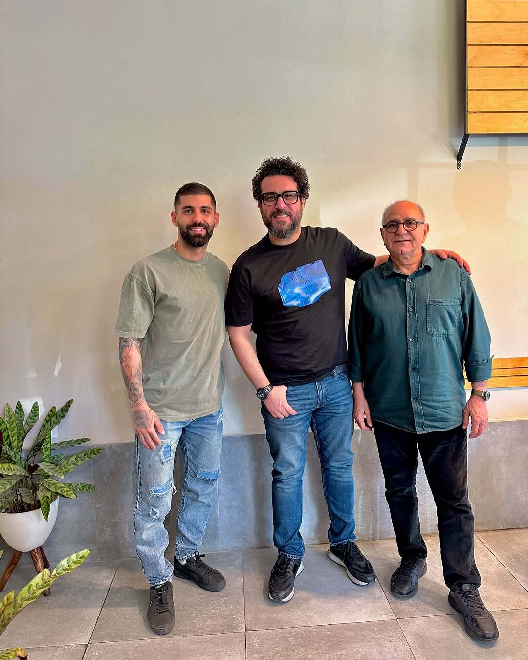 عکس/قاب پربازدید بازیگران «هم‌گناه» در یک رستوران