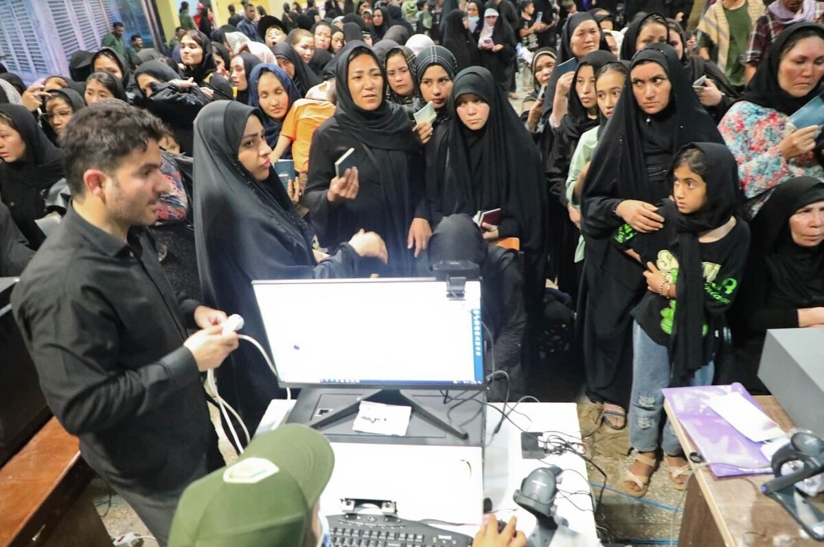 ماجرای ازدحام شدید اتباع افغانستانی در خوزستان برای خروج از مرز چه بود؟