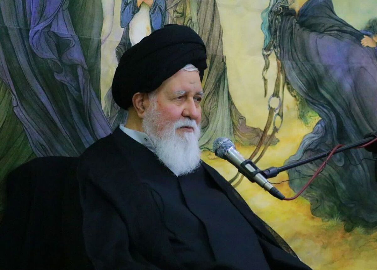 علم‌الهدی: اشک بدون بصیرت در مجالس حسینی دردی را دوا نمی‌کند