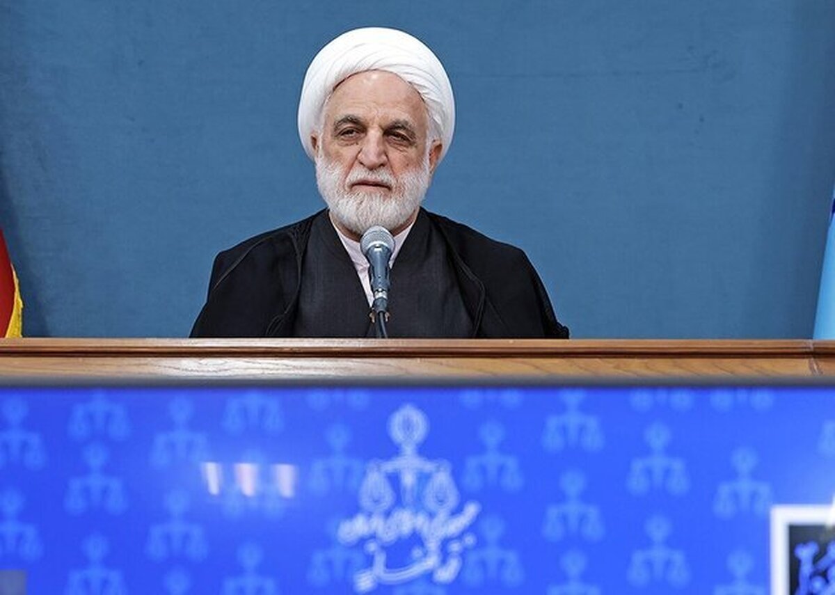 اژه ای: اینکه عده‌ای راه‌ حل مشکلات کشور را آمریکا می‌دانند مایه شگفتی است