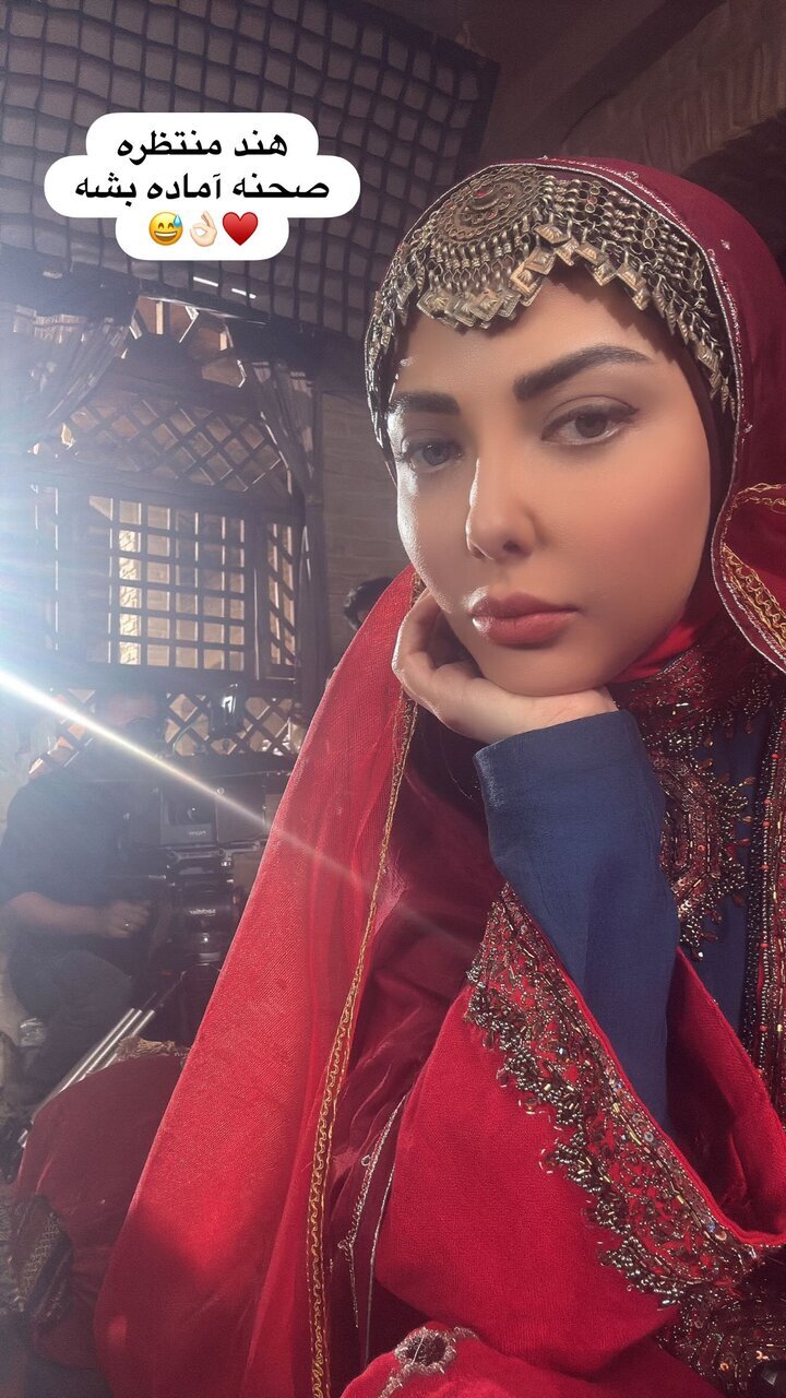 تصویری از لیلا اوتادی با پوشش زنان عرب