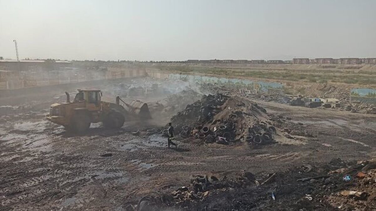 آتش‌سوزی در میدان آذربایجان تبریز مهار شد
