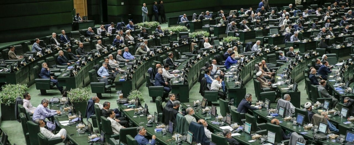 استفاده نمایندگان از موبایل در صحن ممنوع است