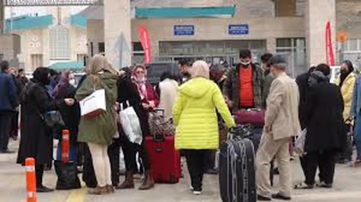 اعتراض مردم به دفاتر مسافرتی: پول‌مان را برگردانید