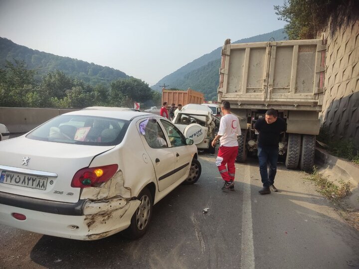 تصادف زنجیره‌ای 8 خودرو در جوارم سوادکوه