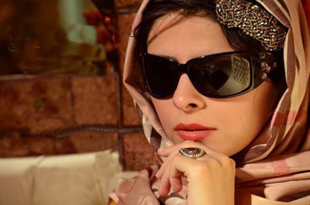 عکس جدید مریم حیدرزاده با ژست کلاسیکِ دهه شصتی