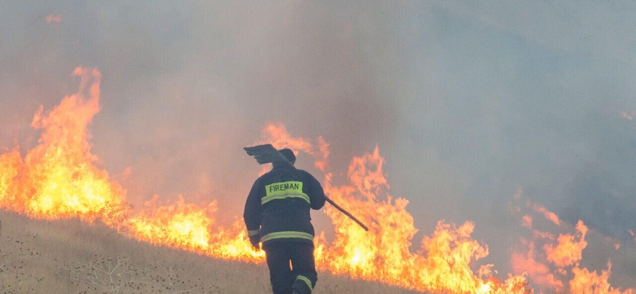 مهار آتش‌سوزی تالاب گروس مهاباد پس از 15 ساعت