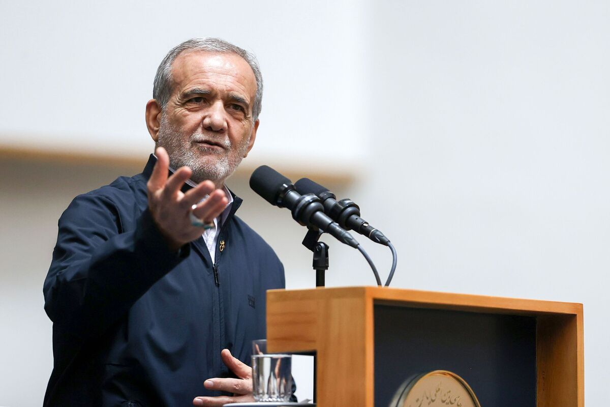 پزشکیان: تفرقه داخلی راه را برای طمع بیگانگان باز می‌کند