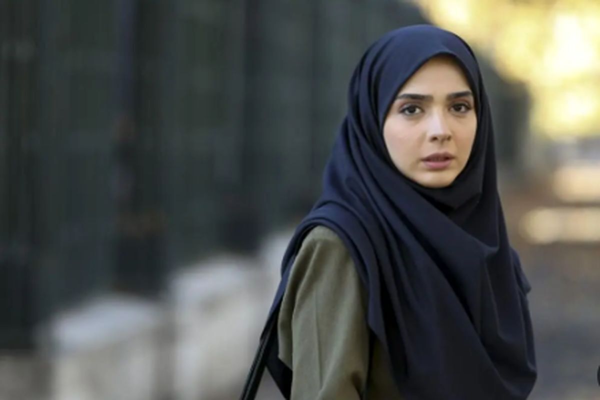 عکس/ استایل المیرا دهقانی در اکران فیلم «ناجورها»