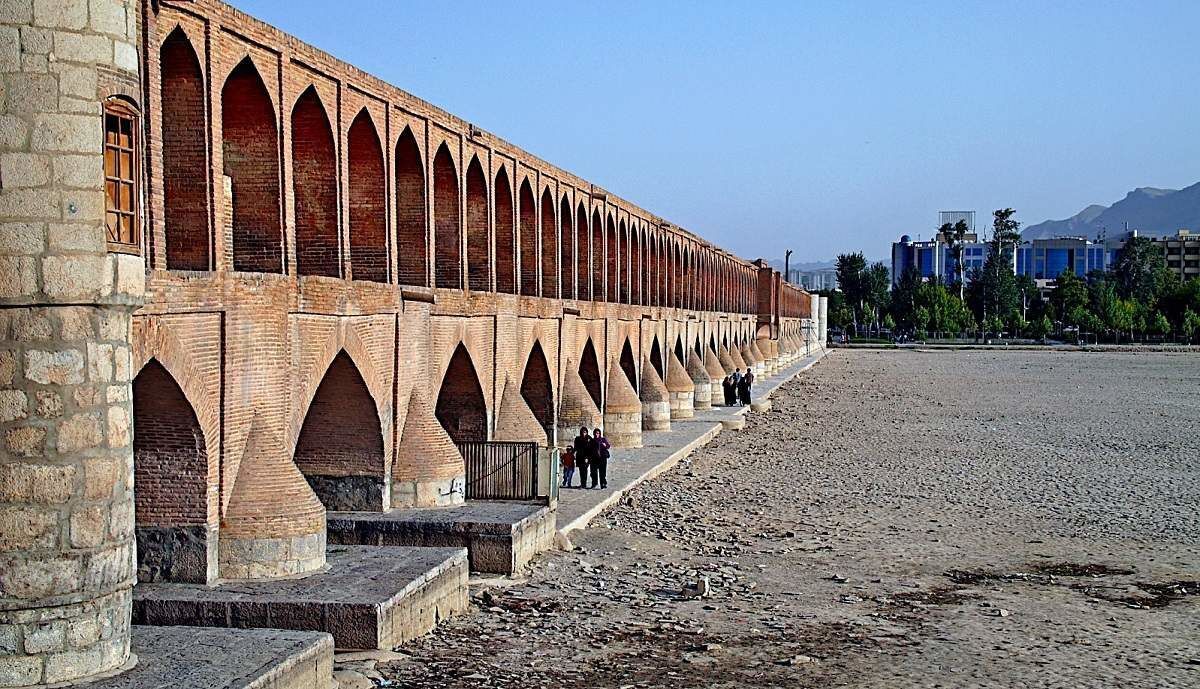 واکنش تند ستاره‌های پاپ به برگزاری کنسرت در بستر زاینده‌رود