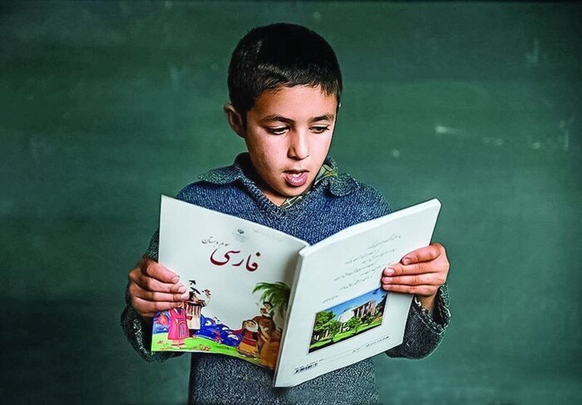 دانش آموزان برای تحویل کتاب درسی به مدارس مراجعه کنند