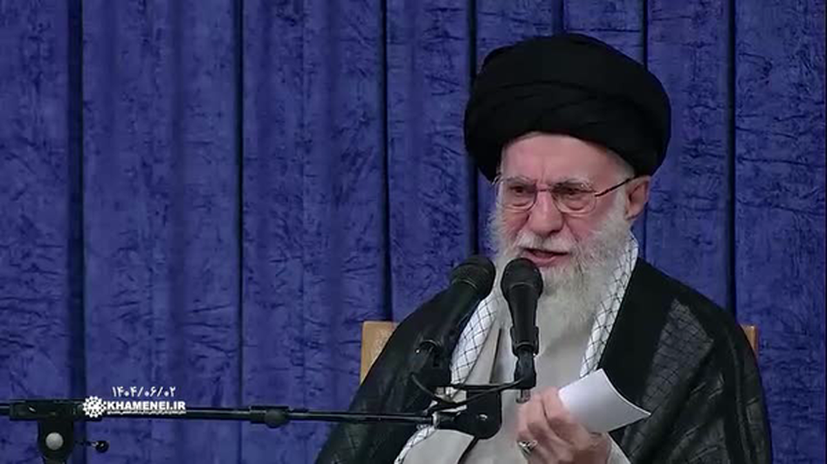 رهبر انقلاب: نظرات مختلف در مسائل گوناگون و ارائه فکر نو اشکالی ندارد
