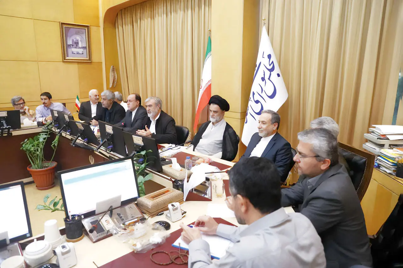 تندر‌وها علیه توافق ایران و آژانس/ ۷۰ تن از نمایندگان عراقچی را به مجلس کشاند