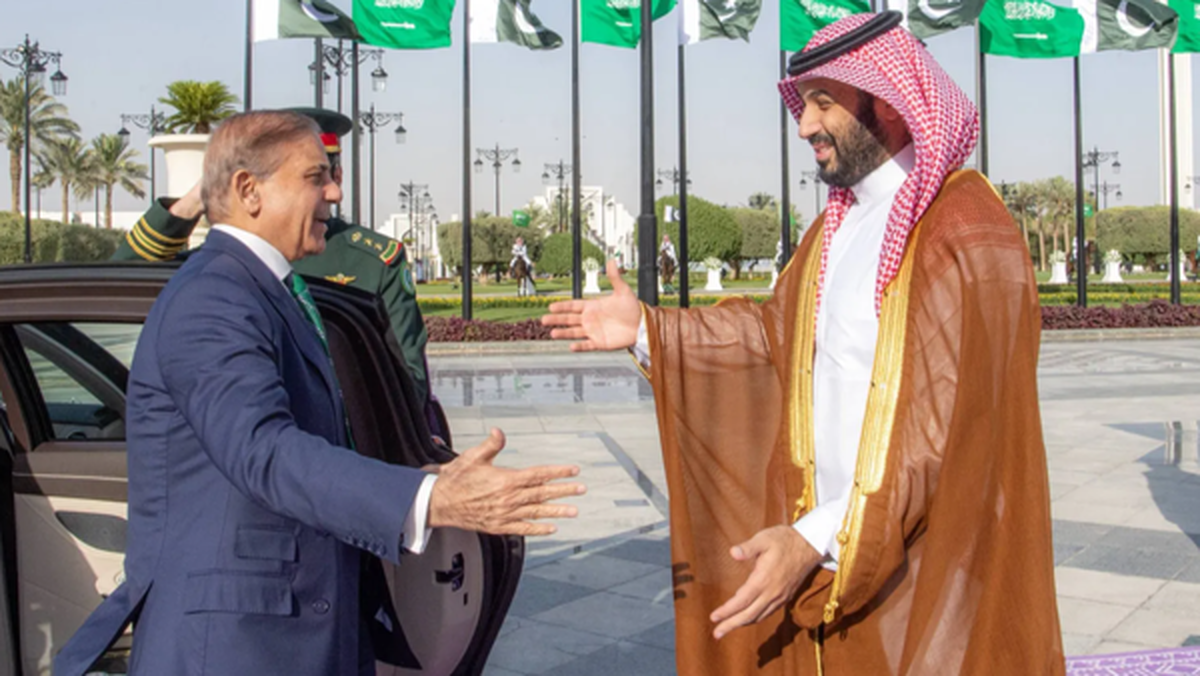 عربستان و پاکستان توافقنامه راهبردی دفاعی امضا کردند