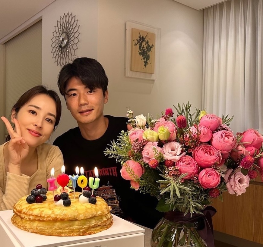 جشن تولد ۴۲ سالگی «بانو سوسانو» در کنار همسر فوتبالیستش جشن تولد ۴۲ سالگی «بانو سوسانو» در کنار همسر فوتبالیستش