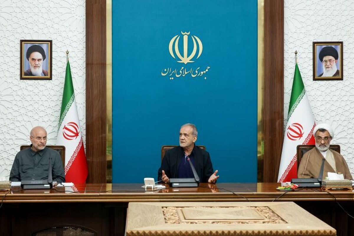 پزشکیان: بسیاری از افراد نه تنها شغل مناسب ندارند، بلکه به دلیل فشارهای اقتصادی به بدهکاری نیز دچار شده‌اند