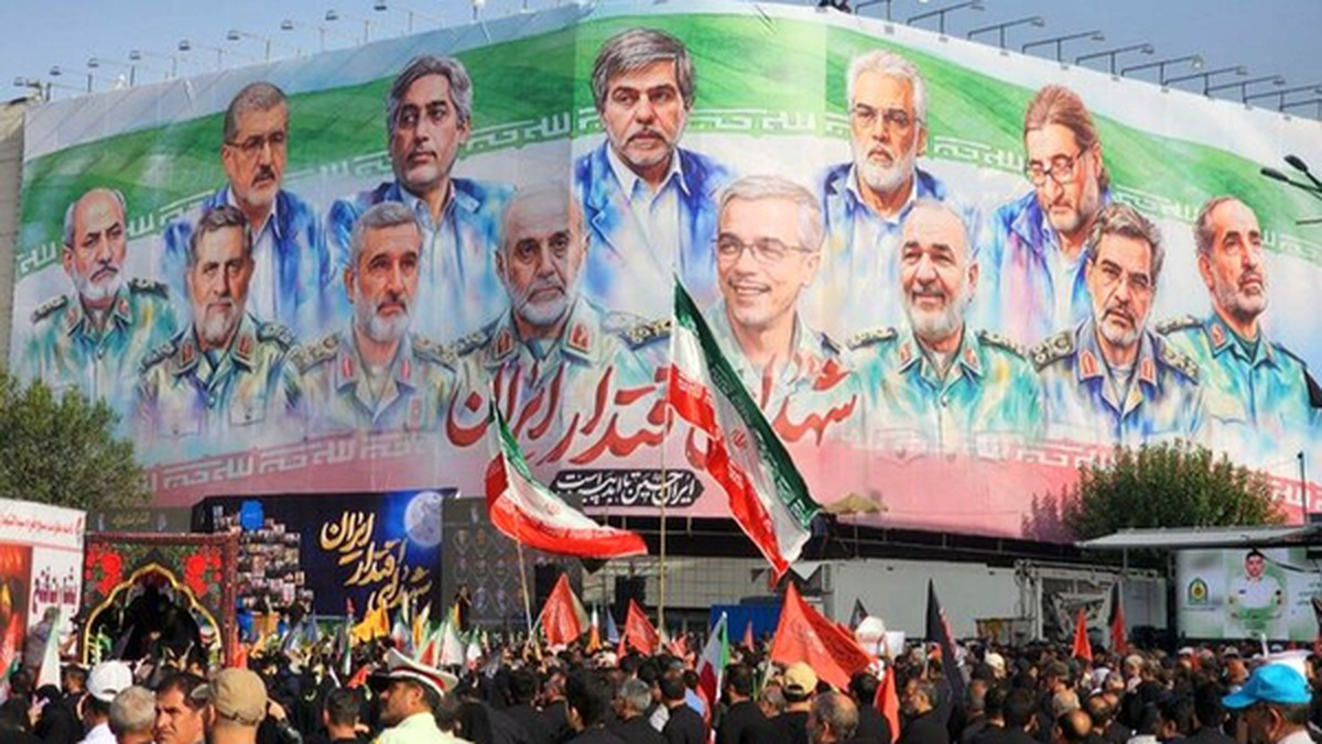 دیدار حجت‌الاسلام گلپایگانی و سرلشکر موسوی با خانواده شهدا