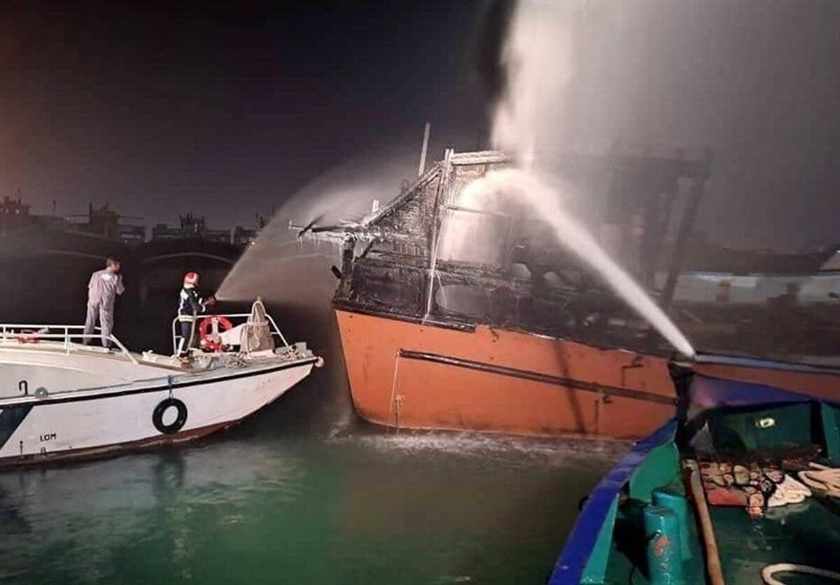 مهار آتش‌سوزی در شناور لنج در بندر دیلم