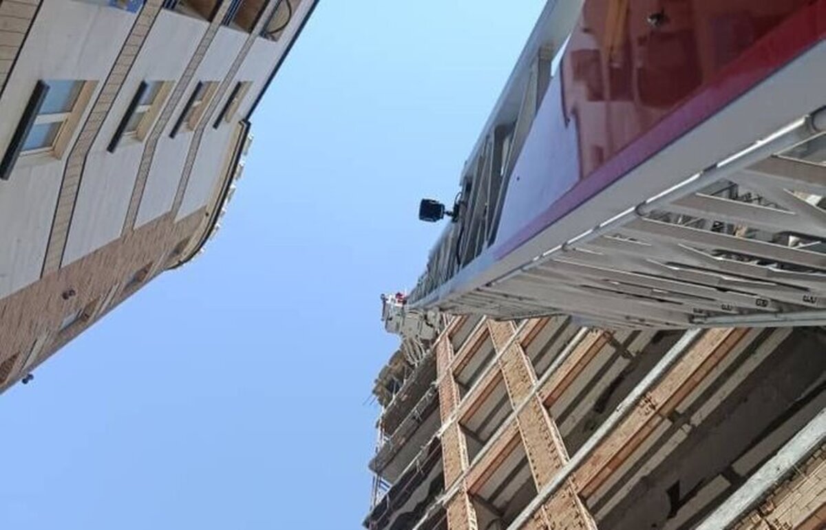 سقوط کارگر ایلامی از طبقه هشتم/ مصدوم زنده به بیمارستان رسید