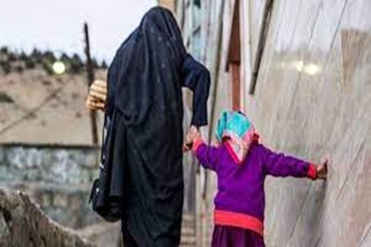 زنان در ایران فقیرتر از مردان/ دو سوم مددجویان کمیته امداد زن هستند