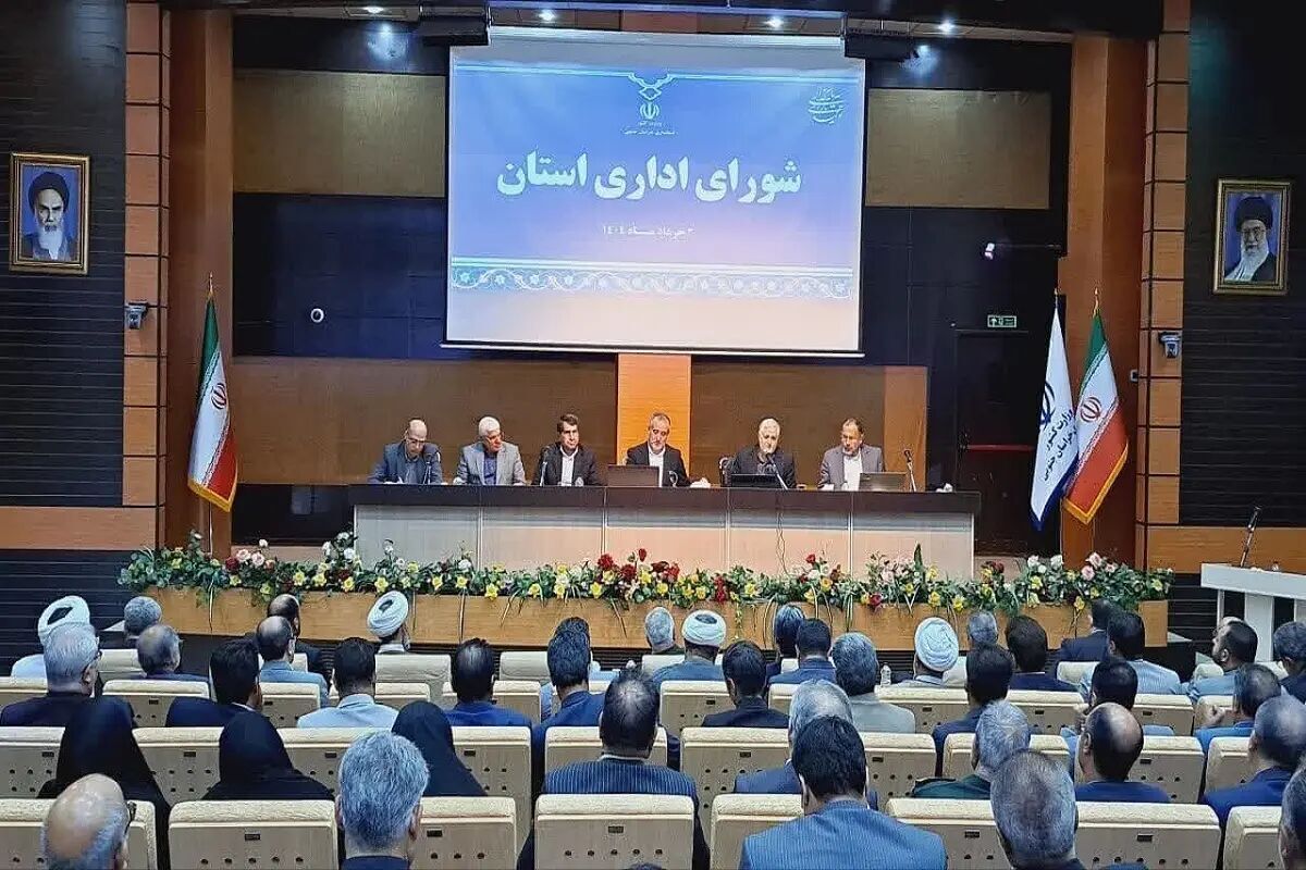 مشاور رئیس جمهور: تفویض اختیارات به استانداران ضروری است