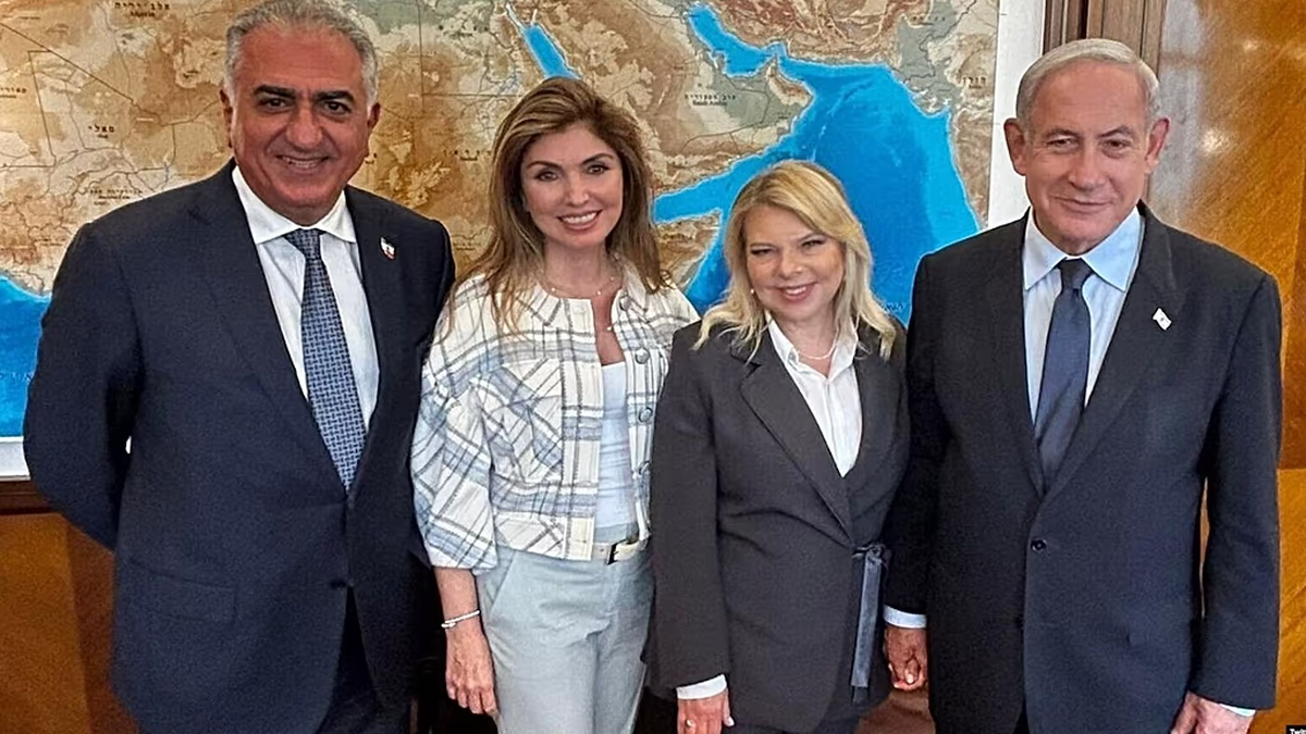 هواداران رضا پهلوی ربات از آب درآمدند!