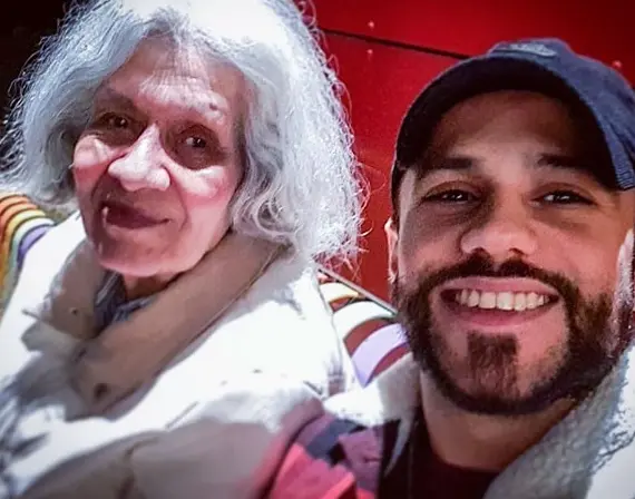 عکس/ بازیگر معروف قبل از انقلاب؛ آذر شیوا در دوران سالمندی عکس/ بازیگر معروف قبل از انقلاب؛ آذر شیوا در دوران سالمندی