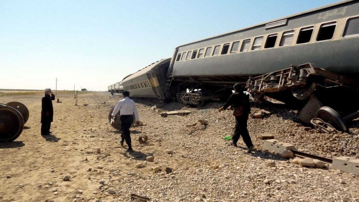 انفجار بمب در مسیر حرکت قطار مسافربری در پاکستان
