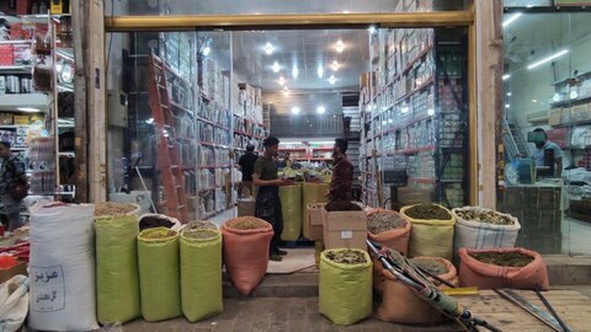 سازمان غذا و دارو: عطاری‌ها حق ورود به درمان و فروش داروهای ترکیبی را ندارند