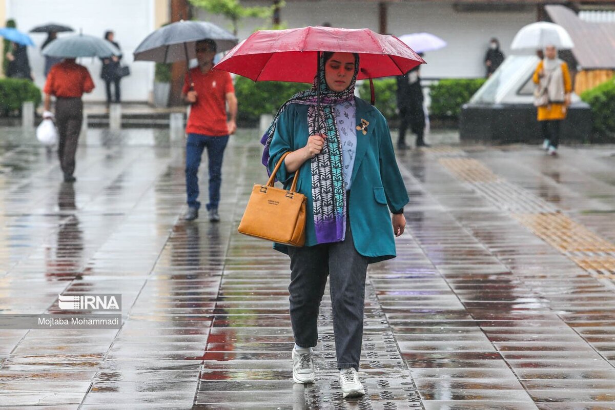 هواشناسی ۱۴۰۴/۰۷/۲۱؛ باران و گرد و خاک در استان‌ها