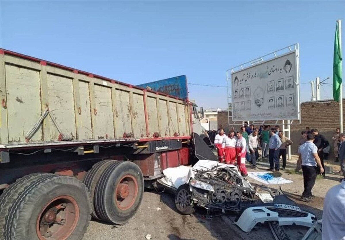 تصادف مرگبار در فسا/ ۵ نفر از کارکنان دانشگاه علوم پزشکی جان‌باختند