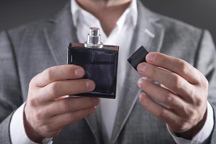 C:\Users\s\Desktop\Men's-eau-de-parfum-for-fall-and-winter-۲.jpg