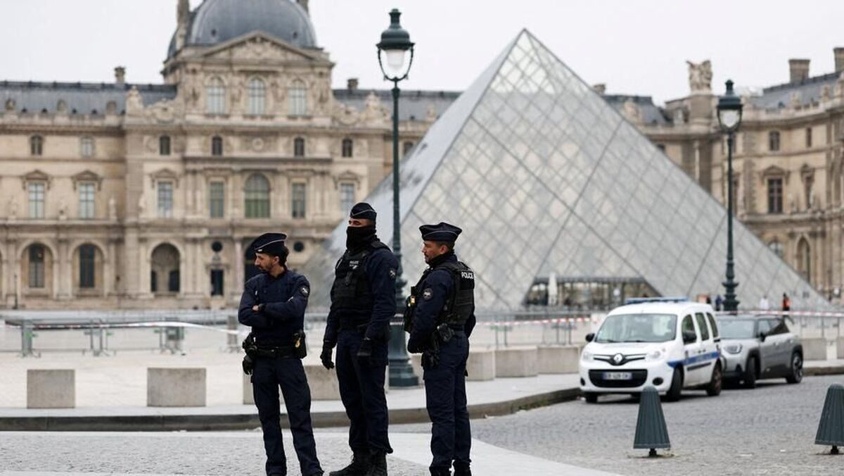 جواهرات ناپلئون در موزه لوور به سرقت رفت