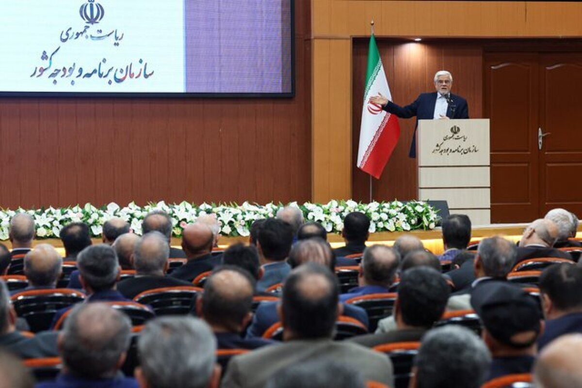 عارف: فعال‌سازی مکانیسم ماشه مبنای حقوقی و قانونی ندارد