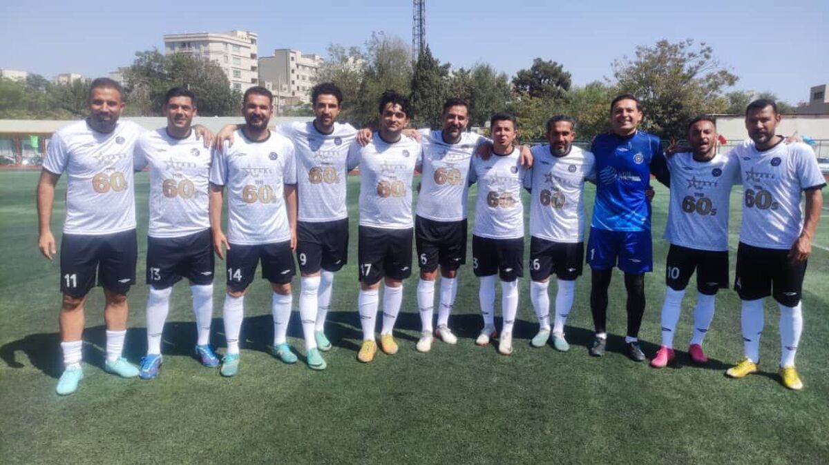 ستارگان استقلال و پرسپولیس برای ۱۱۰۰ کودک لوازم التحریر خریدند