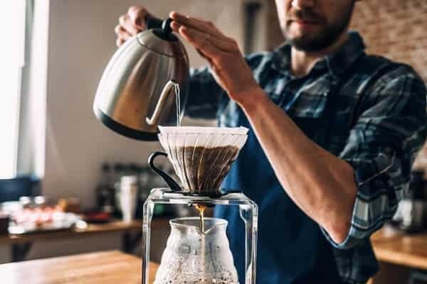 امکان تمرین عملی و تجهیزات استاندارد