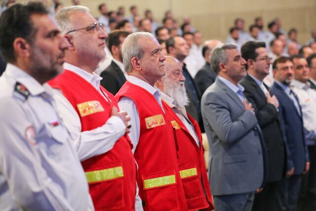 پزشکیان «آتش نشان» شد + عکس