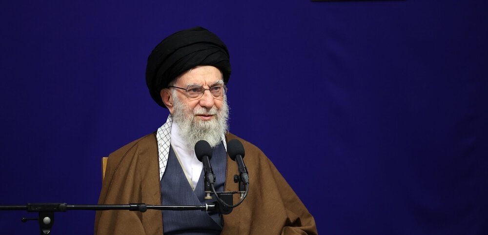 تصاویر/ دیدار دست‌اندرکاران کنگره بین‌المللی علامه میرزای نائینی با رهبر انقلاب