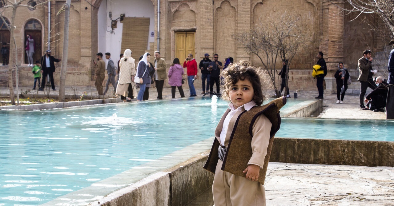 تصاویر/ لباس کردی، تلفیقی از رنگ، اصالت و هنر