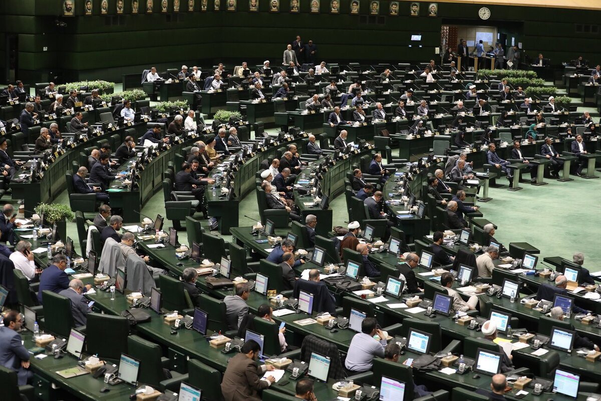 تذکر ۶۳ نماینده مجلس به رئیس جمهور برای بستن تنگه هرمز