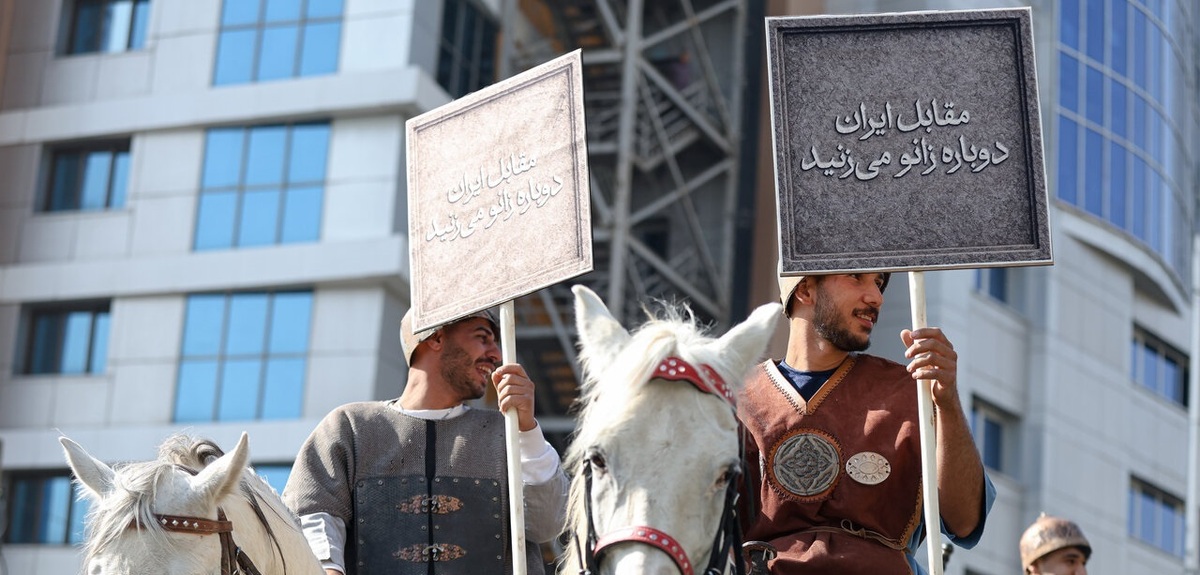 تصاویر/ رژه سربازان هخامنشی در خیابان انقلاب تهران