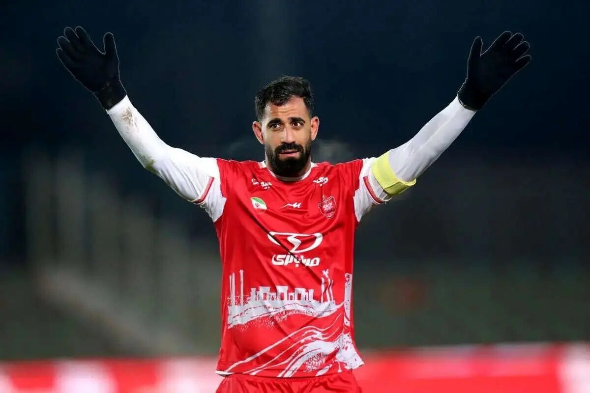 شادی خاص کنعانی مقابل سکو‌های پرسپولیس