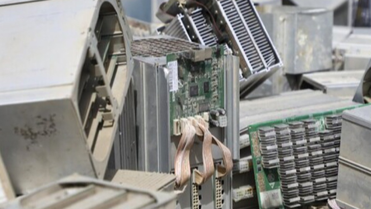 فعالیت ۱۳ میلیون ایرانی در حوزه استخراج غیرمجاز رمز ارز