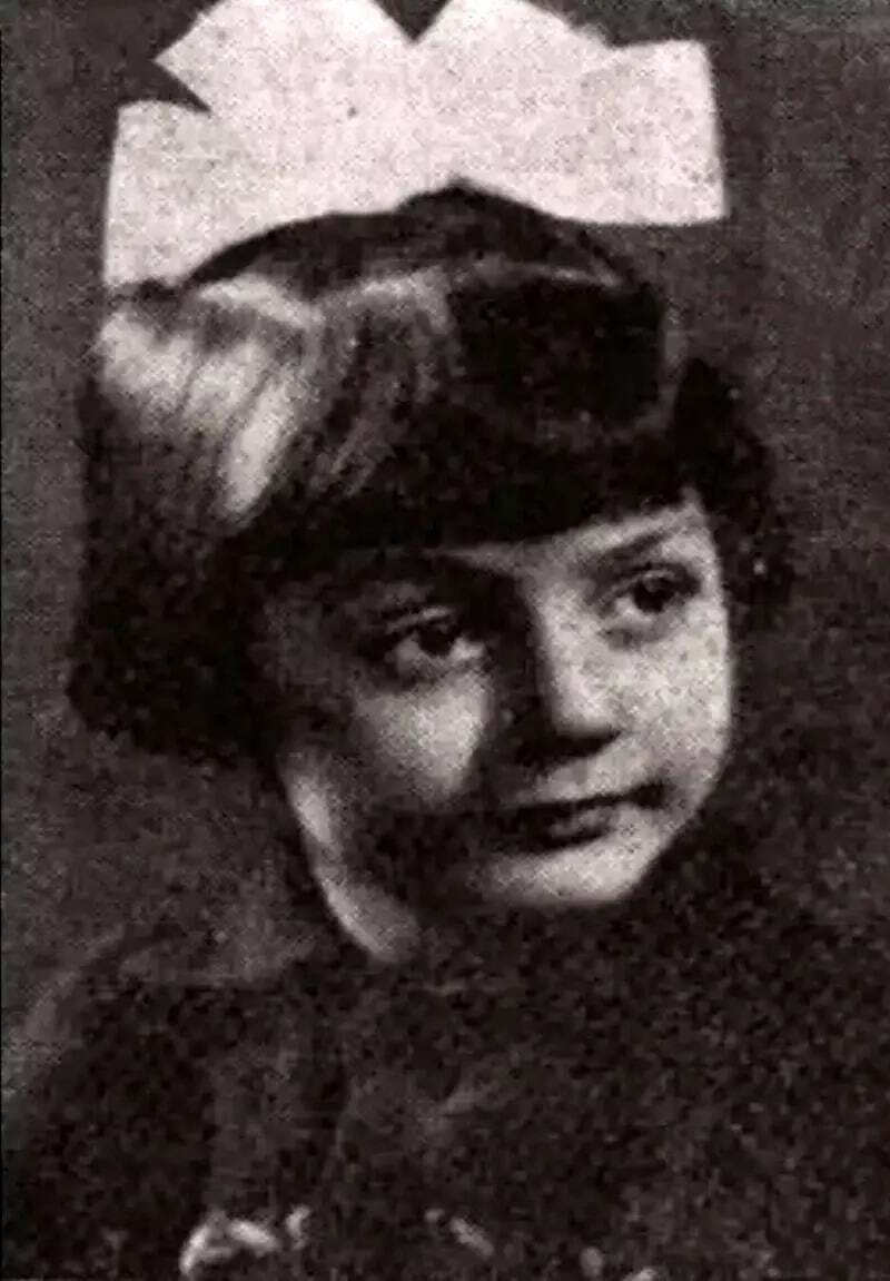 تصویری دیده نشده از گوگوش در ۵ سالگی تصویری دیده نشده از گوگوش در ۵ سالگی