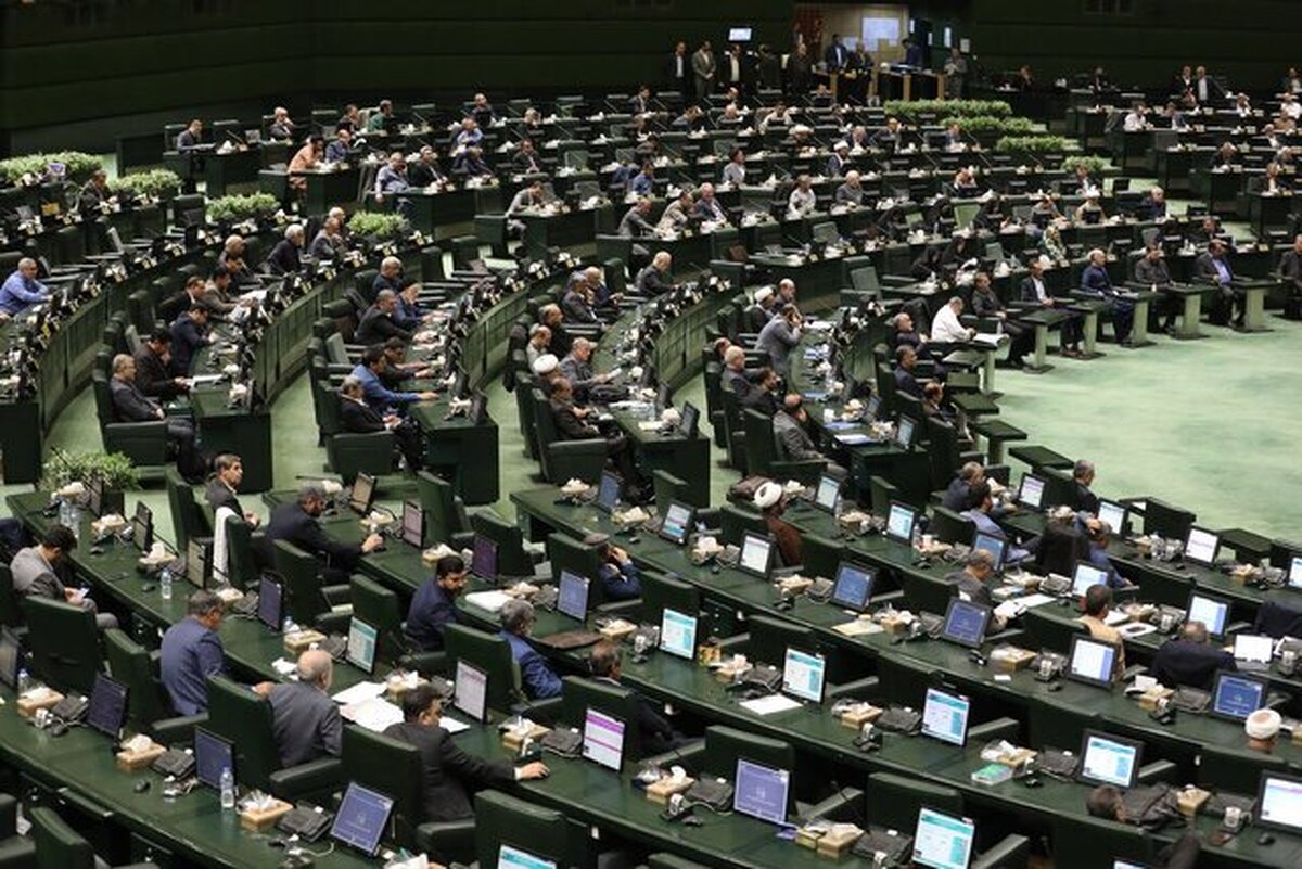 جلسه علنی مجلس؛ انتقاد از زمزمه‌های افزایش قیمت بنزین