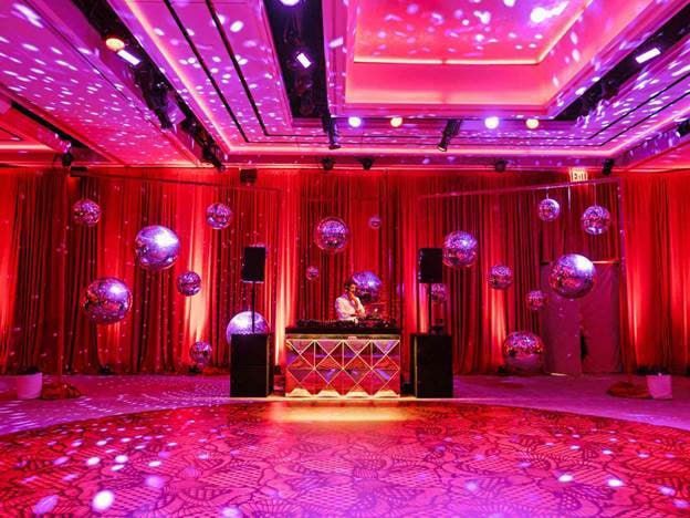 چگونه با بودجه مشخص، یک عروسی آبرومند و شیک برگزار کنیم؟