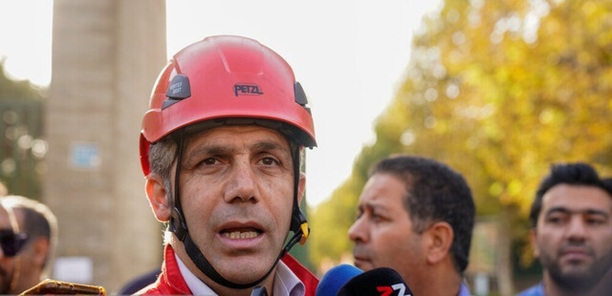 آتش‌سوزی ساختمان در غرب تهران/ سقوط دو کارگر از پشت‌بام حین فرار