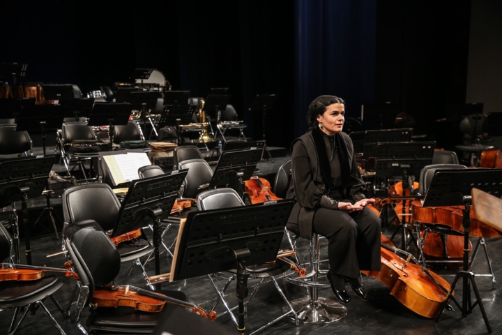 نخستین زنی که چوب رهبری ارکستر سمفونیک تهران را به دست گرفت